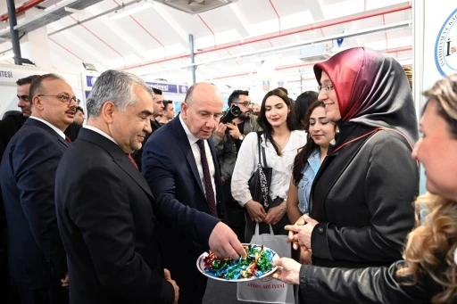 Rekt&ouml;r Kibar&rsquo;dan gen&ccedil;lere kariyer vurgusu
