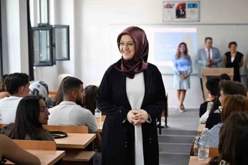 Rektör Kibar fakültelerde ilk ders heyecanını paylaştı
