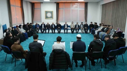 Rekt&ouml;r Kırışık İlahiyat Fak&uuml;ltesi Arap&ccedil;a hazırlık &ouml;ğrencileriyle buluştu
