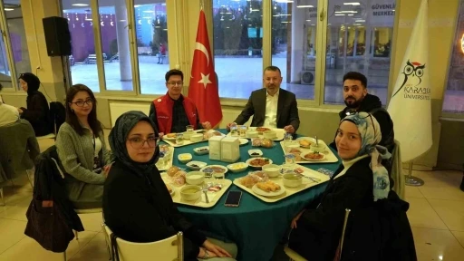 Rekt&ouml;r Kırışık, "Gelecek ve Gen&ccedil;lik İftarı"nda &ouml;ğrencilerle buluştu
