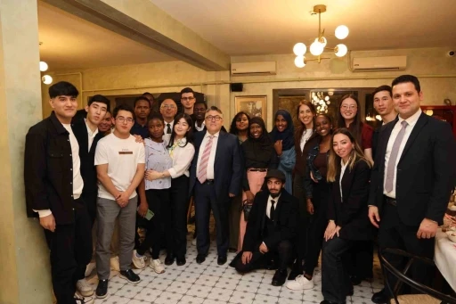 Rekt&ouml;r &Ouml;z&ouml;l&ccedil;er uluslararası &ouml;ğrencilerle iftar sofrasında buluştu
