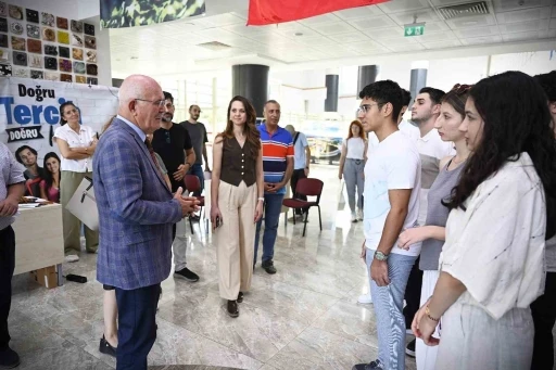 Rektör Savaş, aday öğrencilerle bir araya geldi
