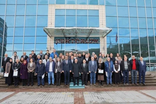 Rekt&ouml;r S&ouml;zbir&rsquo;den teşekk&uuml;r belgesi
