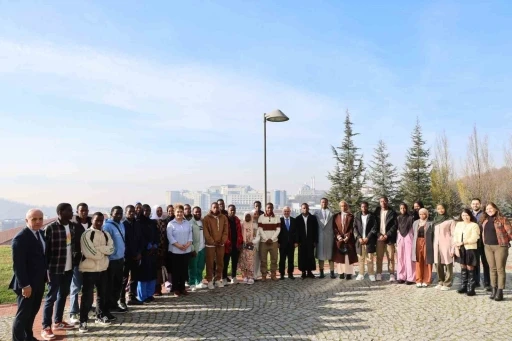 Rektör Sözbir Ruandalı öğrencilerle buluştu
