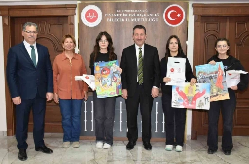 Resim ve şiir yarışmalarında dereceye giren öğrenciler ödüllendirildi

