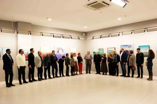 Ressam Hatice Aydoğan SANKO Sanat Galerisi&rsquo;nde sergi a&ccedil;tı
