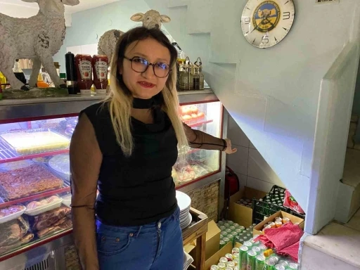 Restorana giren hırsız kasayı kaldıramayınca sürükleyerek götürdü
