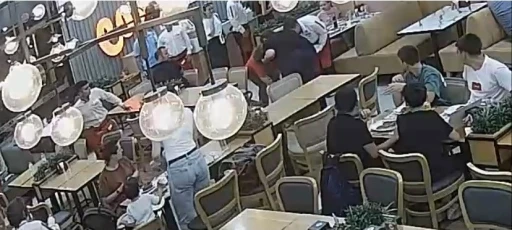 Restorandaki &rsquo;tereyağı şovu&rsquo; 2 yaşındaki bebeği yaktı
