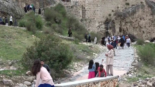 Restorasyonu tamamlanan eski Kahta Kalesi’ne ziyaretçi akını
