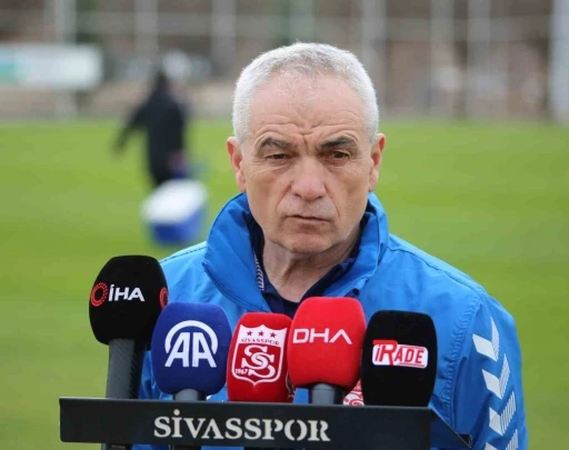 Rıza Çalımbay: &quot;Düşmeyi aklımızın ucundan geçirmiyoruz&quot;
