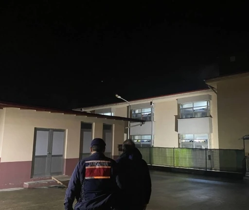 Rize&rsquo;de 2 ayrı olayda aranan 2 kişi yakalanarak cezaevine g&ouml;nderildi

