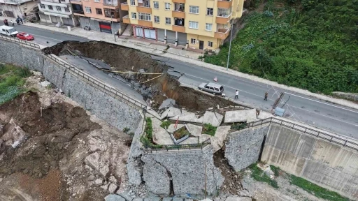 Rize&rsquo;de 2 binanın tahliyesine olan g&ouml;&ccedil;&uuml;k havadan g&ouml;r&uuml;nt&uuml;lendi
