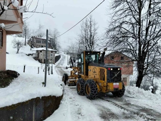 Rize&rsquo;de 21 k&ouml;y yolu kar nedeniyle ulaşıma kapalı bulunuyor
