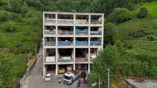 Rize’de 4 katlı kurban pazarında hareketlilik arttı
