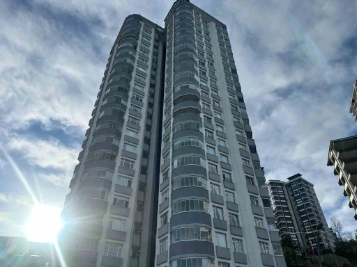 Rize&rsquo;de binanın 10. katından d&uuml;şen akademisyen yaşamını yitirdi
