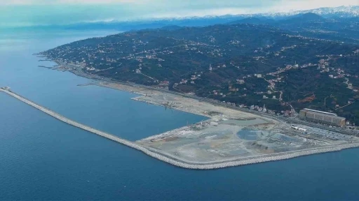 Rize&rsquo;de İyidere Lojistik Limanı inşaatı s&uuml;r&uuml;yor

