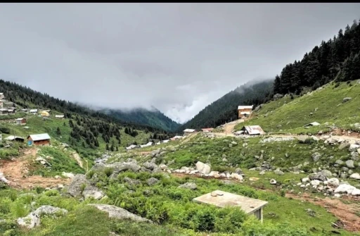 Rize&rsquo;nin Hamlakit Yaylası&rsquo;nda kaybolan Rus turistler sağ olarak bulundu
