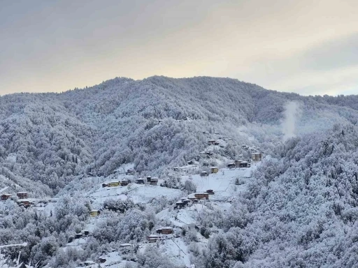 Rize&rsquo;nin y&uuml;ksek kesimlerinde kar kalınlığı 1 metreyi aştı
