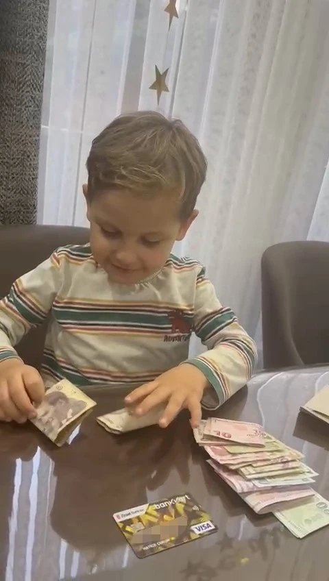 Rizeli miniklerden TSK G&uuml;&ccedil;lendirme Vakfı&rsquo;na anlamlı bağış
