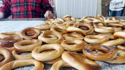 Rizelilerin vazge&ccedil;ilmezi &rsquo;susamsız simit&rsquo; Cumhurbaşkanı Erdoğan&rsquo;la g&uuml;ndeme geldi
