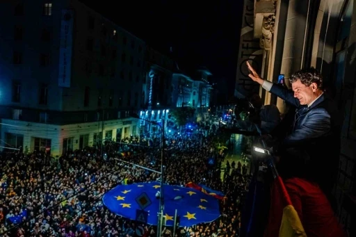 Romanya’da cumhurbaşkanlığı seçimini AB ve NATO yanlısı aday Nicusor Dan kazandı
