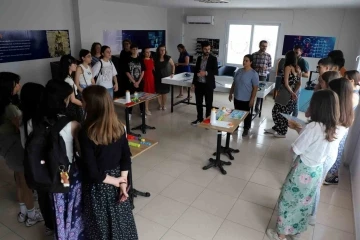 Romanyalı öğrenciler Akdeniz Belediyesinin öğrenme merkezini inceledi
