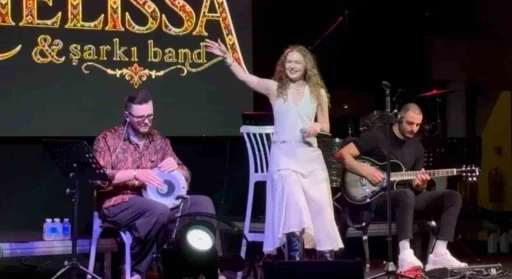 Romanyalı yıldız Amelissa&rsquo;dan Bodrum&rsquo;da bayram şovu
