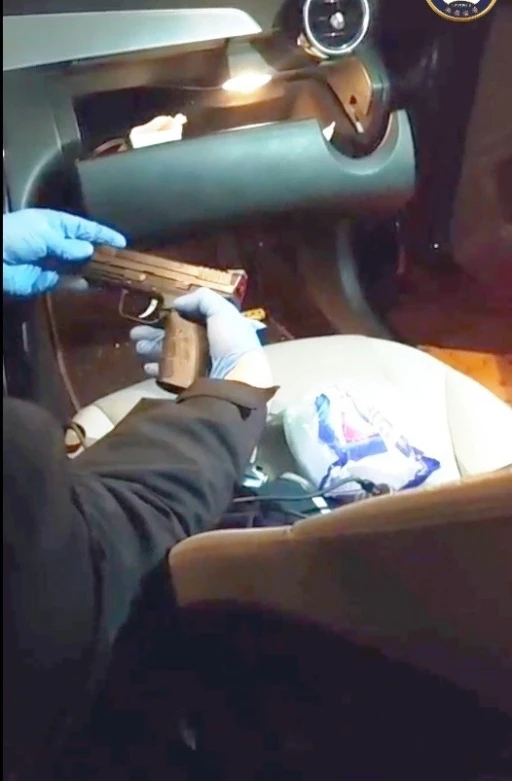 Ruhsatsız tabanca i&ccedil;in aracına gizli b&ouml;lme yapmış
