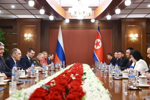 Rusya Dışişleri Bakanı Lavrov, Kuzey Kore’de mevkidaşı Choe ile görüştü
