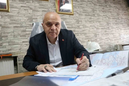 Sabah kafasında baretle inşaatta geziyor, akşam ise eldivenleri takıp ringe &ccedil;ıkıyor
