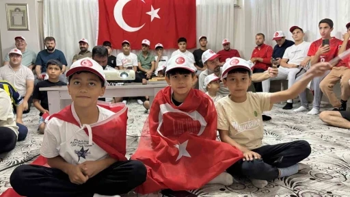 Sabah namazında buluştular, D&uuml;nya Kupası heyecanını camide yaşadılar
