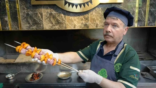 Sadece ilkbaharda bulunan kebap: Yenidünya kebabı
