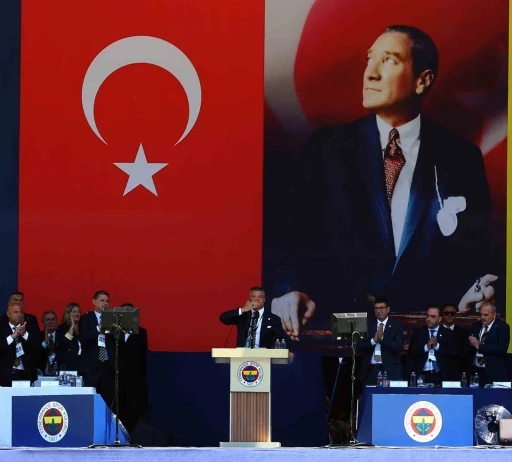 Sadettin Saran: "Bug&uuml;n buradan alnım ak başım dik şekilde ayrılıyorum"
