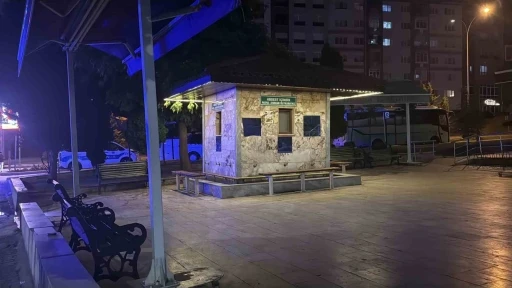Şadırvanda baygın haldeki şahsa din g&ouml;revlisi m&uuml;dahale etti
