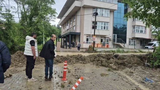 Sağanak sağlık ocağını vurdu: Hastalar ve personel mahsur kaldı
