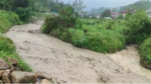 Sağanak sonrası derelerdeki su seviyeleri y&uuml;kseldi

