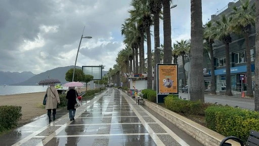Sağanak Yağış Marmaris’te Hayatı Etkiliyor