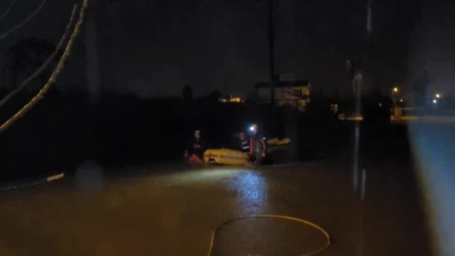 Sağanak yağmurun etkili olduğu Antalya&rsquo;da mahsur kalan vatandaşlar botlarla kurtarıldı
