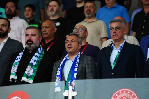 Sağlık Bakanı Kemal Memişoğlu, Çaykur Rizespor - Göztepe maçını trübünden izledi
