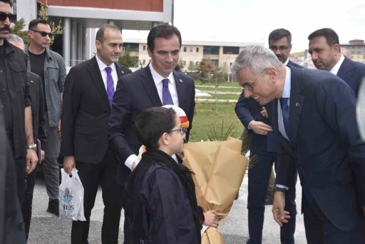 Sağlık Bakanı Memişoğlu: "Bitlis&rsquo;ten başka ile hasta gitmesini engelleyecek şekilde b&uuml;t&uuml;n planlamalarımızı yapacağız"
