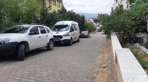 Sağlık çalışanı evinde ölü bulundu
