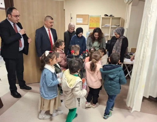Sağlık &ccedil;alışanlarını onurlandıran etkinlik