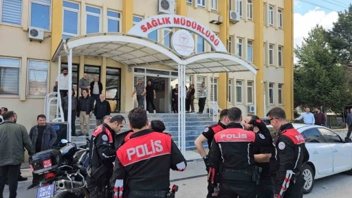 Sağlık Müdürlüğünde tabancayla kadını rehin alan şüpheli kısa sürede etkisiz hale getirildi
