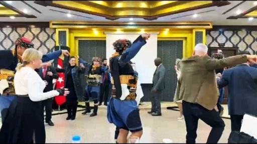 Sağlık Turizmi konferansında Büyükelçiler ‘Zeybek’ oynadı
