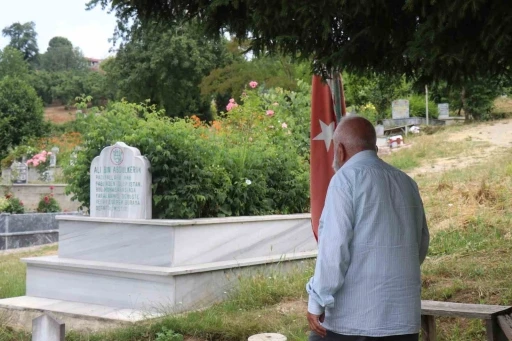 Sahabe oğlunun mezarını buldu, kitaplarını satarak t&uuml;rbeye d&ouml;n&uuml;şt&uuml;rd&uuml;
