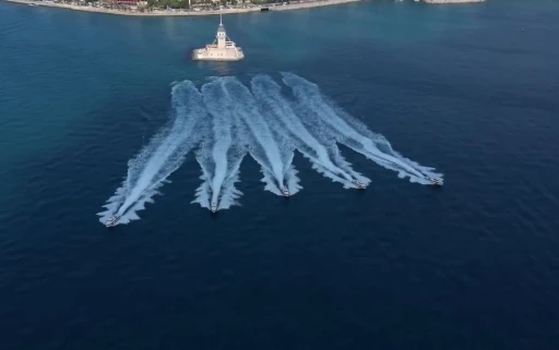 Sahil Güvenlik İstanbul Boğazı’nda gösteri yaptı
