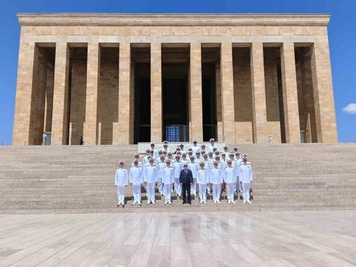 Sahil Güvenlik Komutanlığı, kuruluşunun 43. yıl dönümü dolayısıyla Anıtkabir’i ziyaret etti
