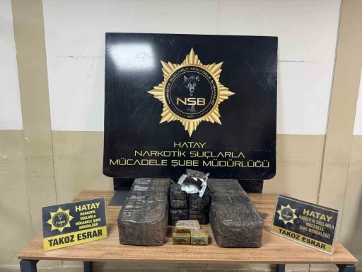 Sahile vuran &ccedil;uvalın i&ccedil;inde 36 kilogram takoz esrar ele ge&ccedil;irildi
