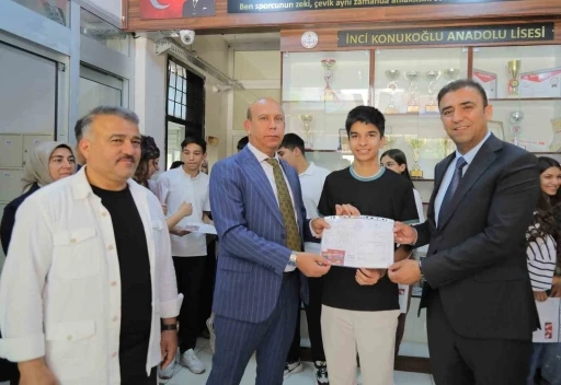 Şahin’den tüm öğrencilere karne hediyesi
