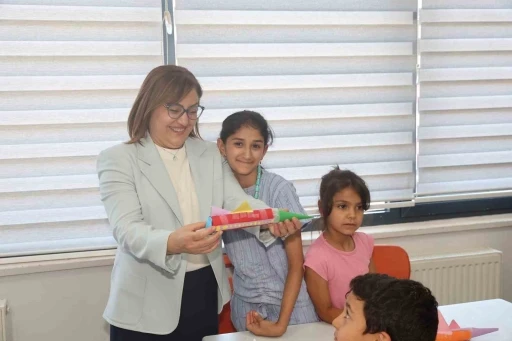 Şahin, Gaziantep B&uuml;y&uuml;kşehir Belediyesi yaz okullarını ziyaret etti
